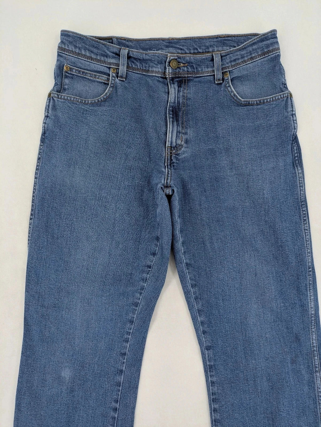 Wrangler blue straight jeans with classic wash and durable cotton-stretch blend.