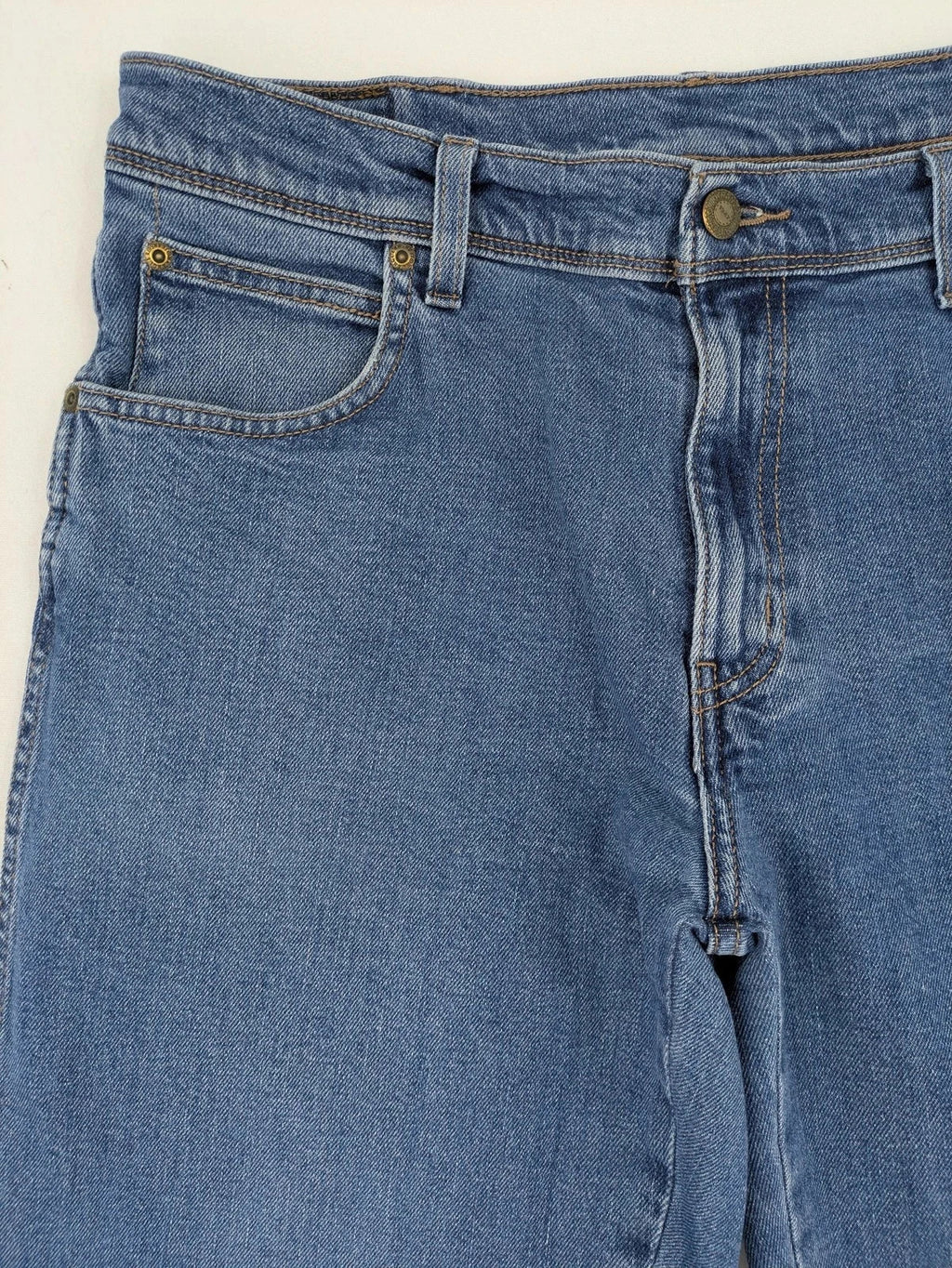 Wrangler blue straight jeans with classic wash and durable cotton-stretch blend.