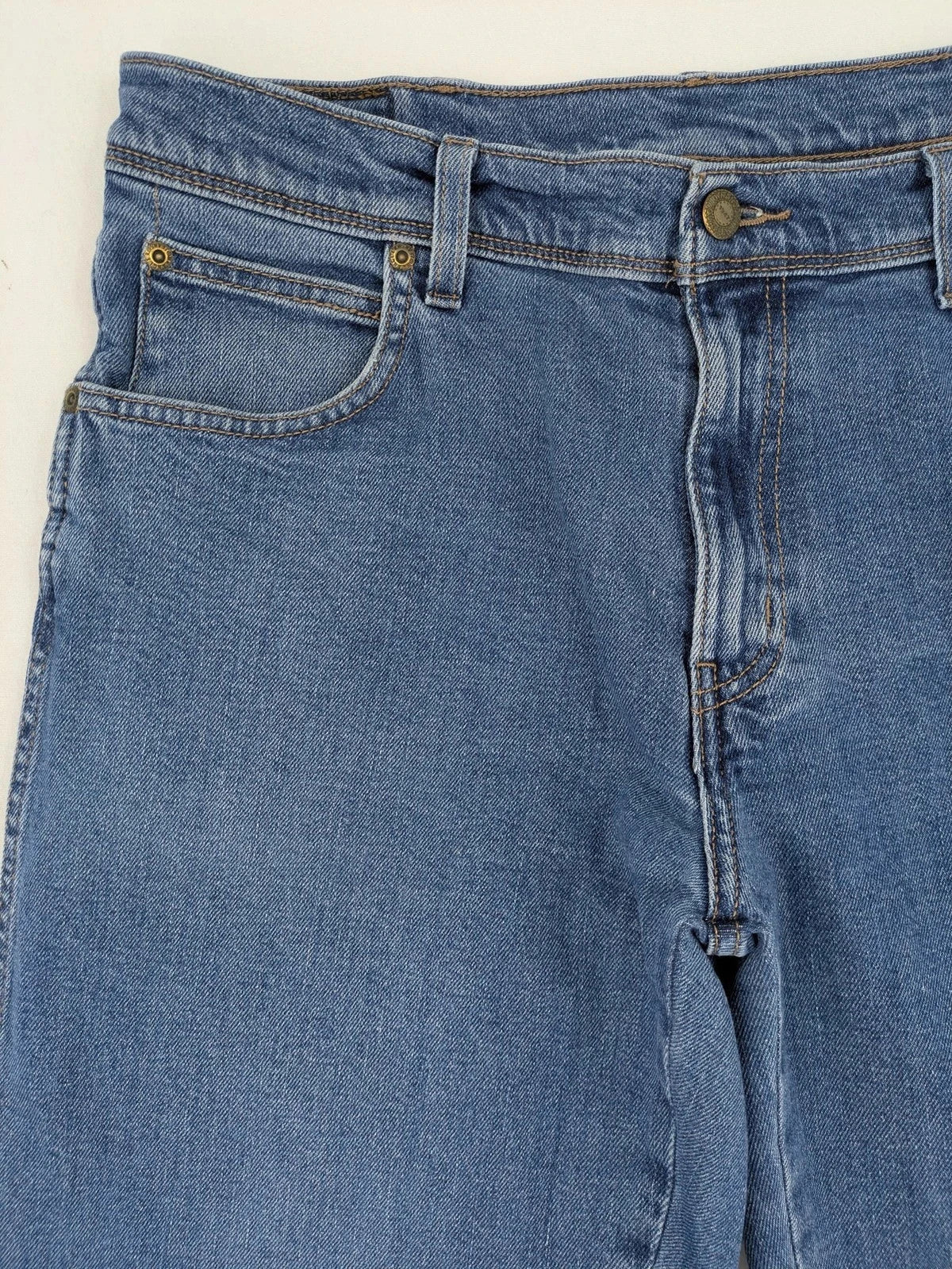 Wrangler blue straight jeans with classic wash and durable cotton-stretch blend.