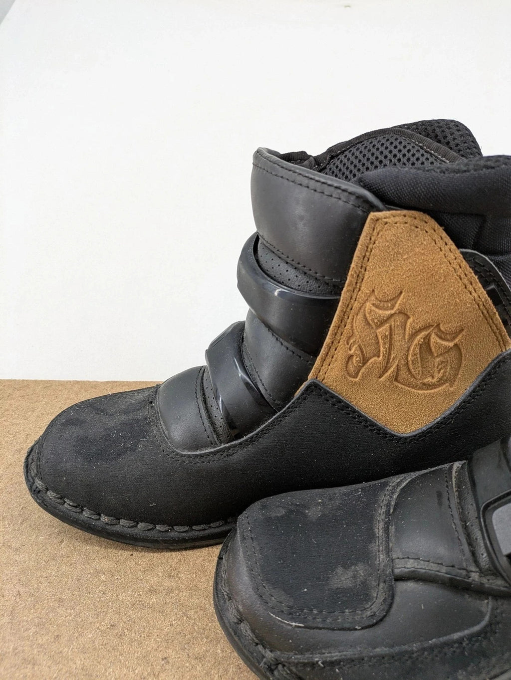 Sioux black motorcycle boots size 42 with brown suede accents and adjustable buckles.