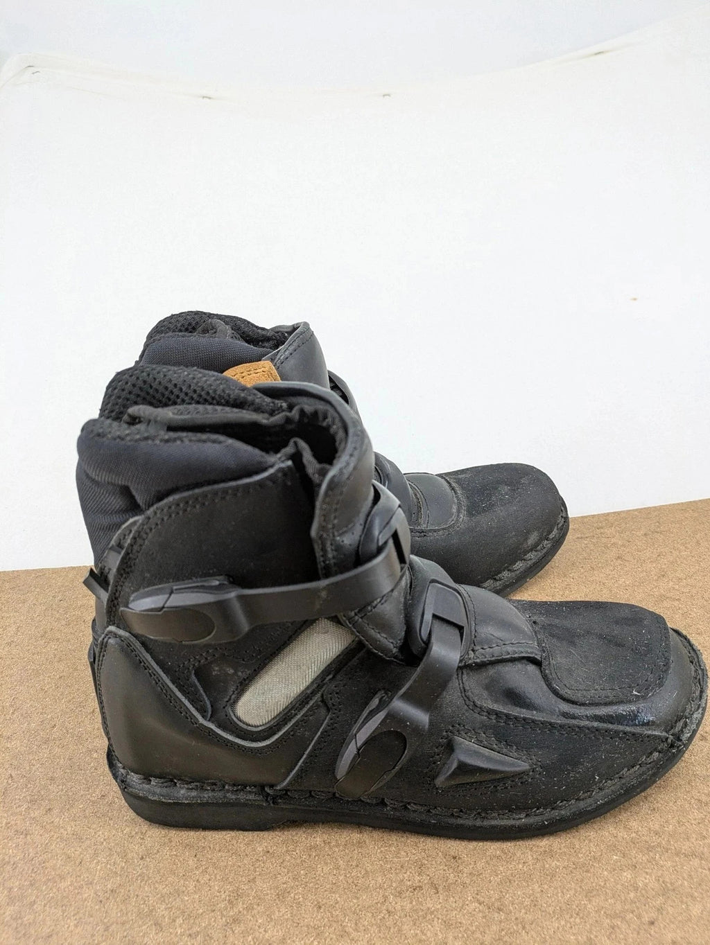 Sioux black motorcycle boots size 42 with brown suede accents and adjustable buckles.