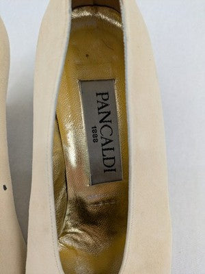 Pancaldi high heels beige suede vintage design with pointed toe and leather sole.