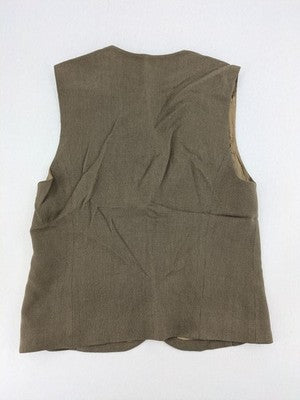 Synonyme khaki vest with ribbed texture, V-neck, and three-button front.