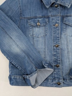 Select blue denim jacket with button closure and chest pockets, washed look.