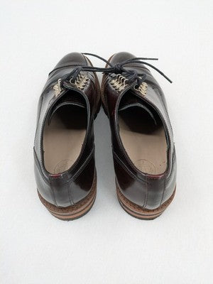 Massimo Dutti brown deck shoes glossy leather cap toe with metallic eyelets and rugged sole.