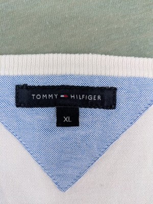 Tommy Hilfiger pink knit jumper V-neck with embroidered flag logo on chest.