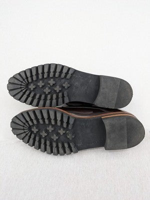 Massimo Dutti brown deck shoes glossy leather cap toe with metallic eyelets and rugged sole.