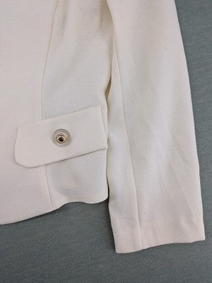 Blazer pink coat kragenlos design with V-neck and three-button front.
