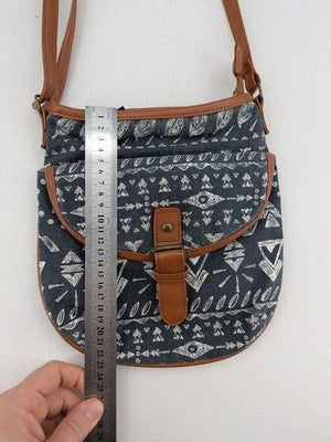 KiK messenger bag brown and navy with geometric Boho-Ethno pattern on canvas.