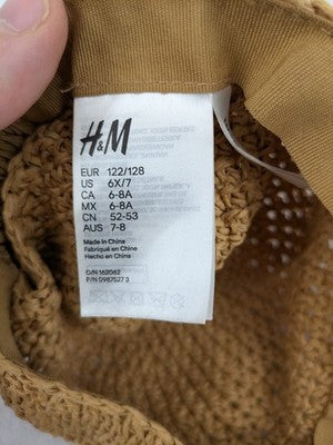 H&M beige cap woven straw look with elastic back and classic baseball design.