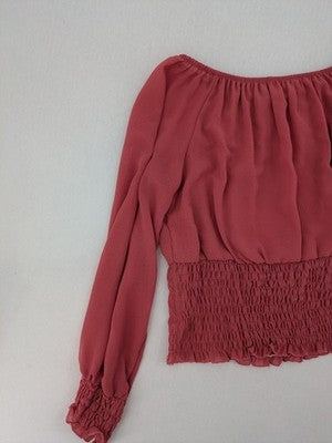 Melitea pink crop top with smocked waist and voluminous balloon sleeves.