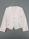 Blazer pink coat kragenlos design with V-neck and three-button front.