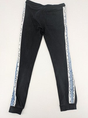Baumwolle multi pants black with contrasting PlayStation logo tape and elastic waistband.