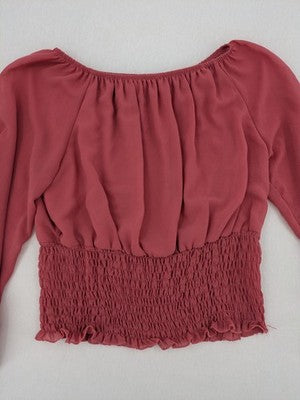 Melitea pink crop top with smocked waist and voluminous balloon sleeves.