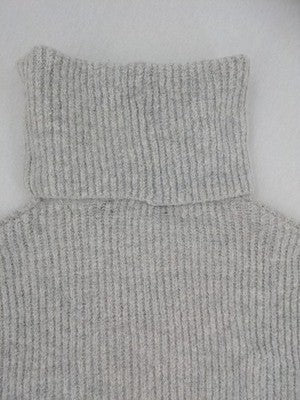 Zara Knit grey oversized roll neck jumper with ribbed texture and soft wool blend.
