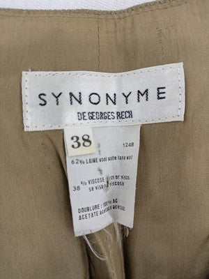 Synonyme khaki vest with ribbed texture, V-neck, and three-button front.