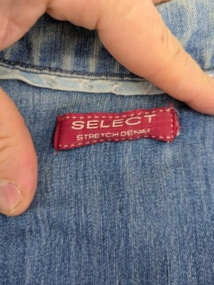 Select blue denim jacket with button closure and chest pockets, washed look.