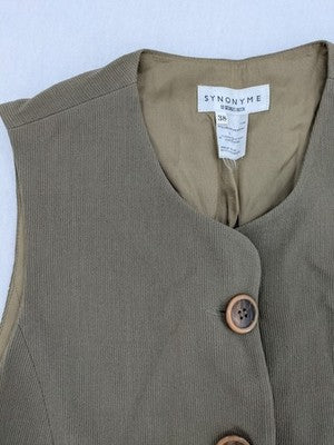 Synonyme khaki vest with ribbed texture, V-neck, and three-button front.