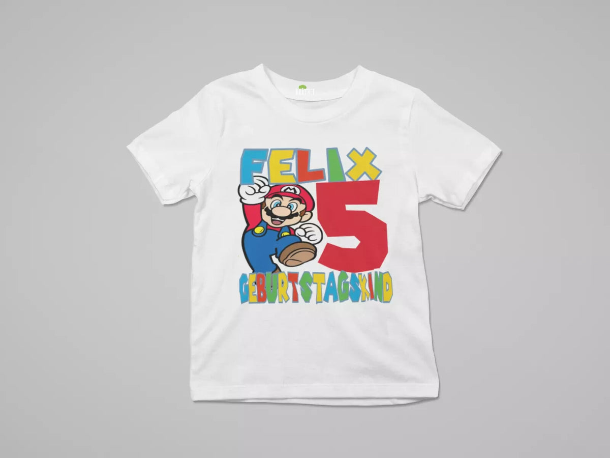 Baumwolle multi-coloured t-shirt featuring Super Mario graphic and personalized birthday design.