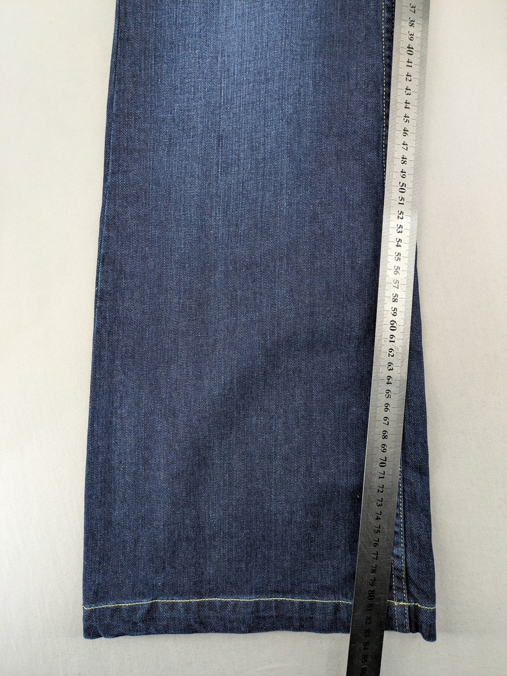 Damen blue bootcut maternity jeans with over-the-belly elastic waistband and classic wash.