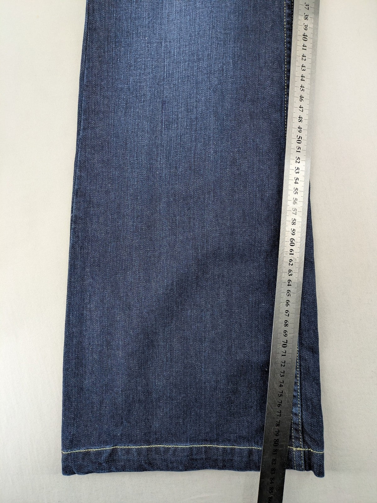 Damen blue bootcut maternity jeans with over-the-belly elastic waistband and classic wash.