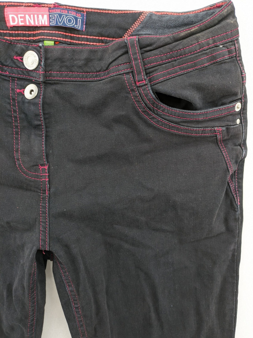 Denim black straight jeans with pink contrast stitching and classic 5-pocket style.