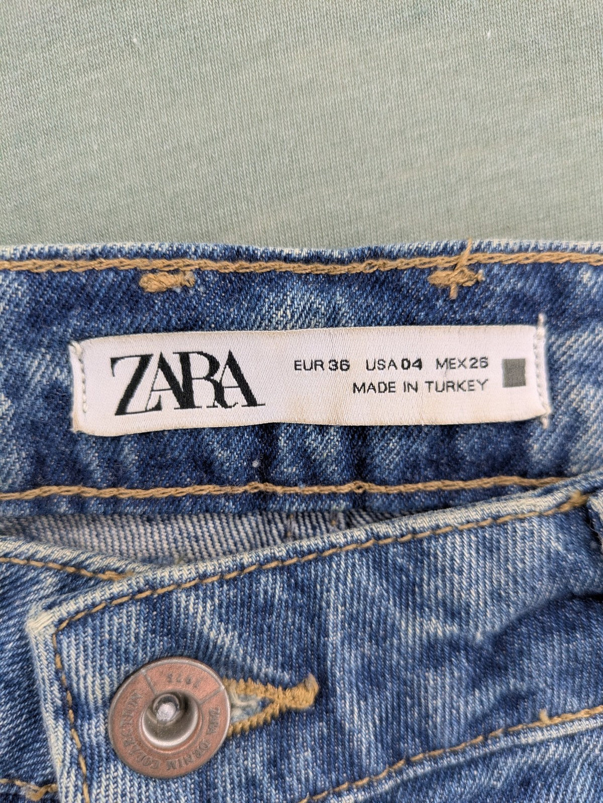Zara blue wide leg jeans high rise with distressed details and 5-pocket design.