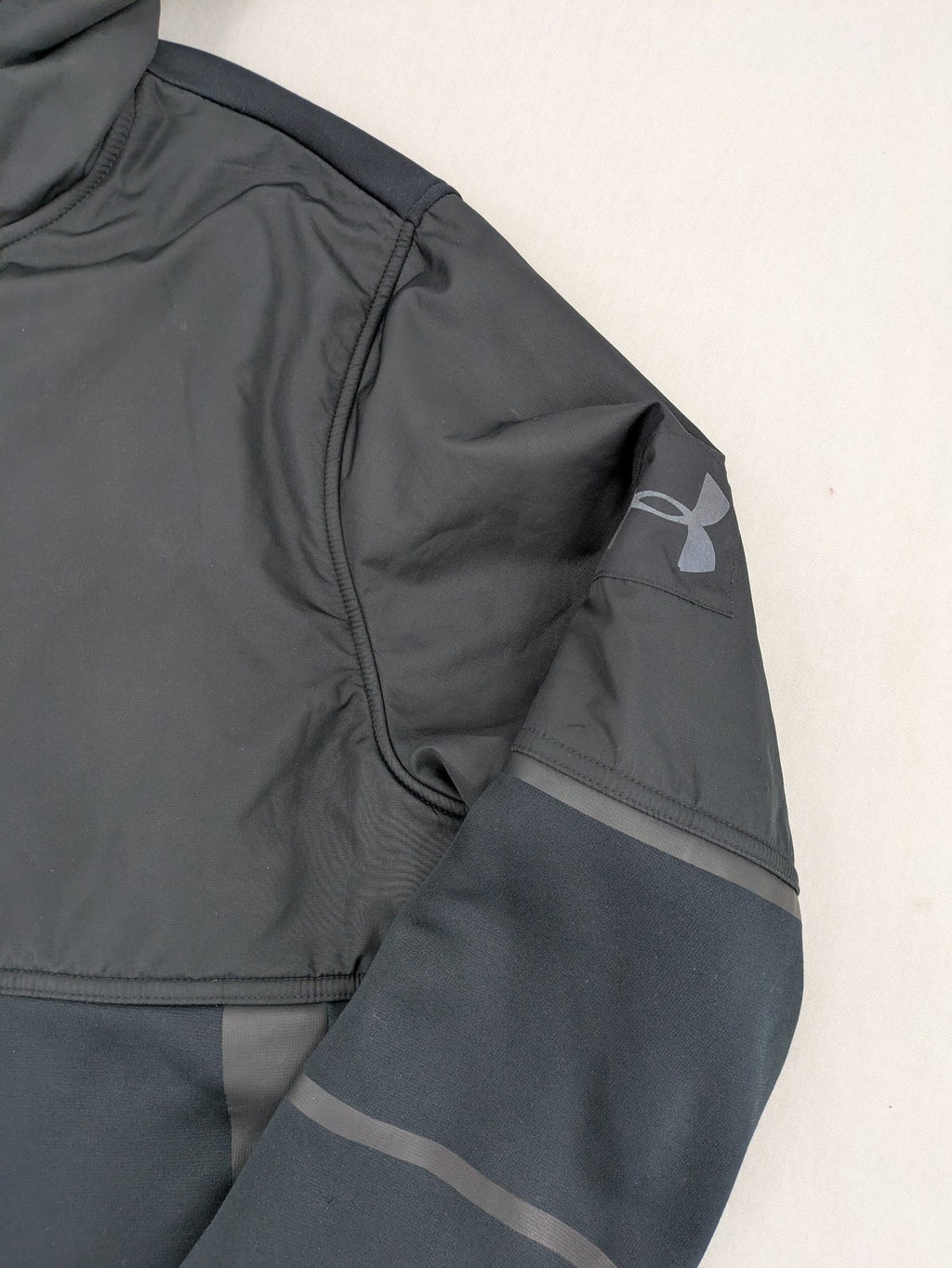 Under Armour grey ColdGear hoodie anorak with quarter zip and adjustable hood.