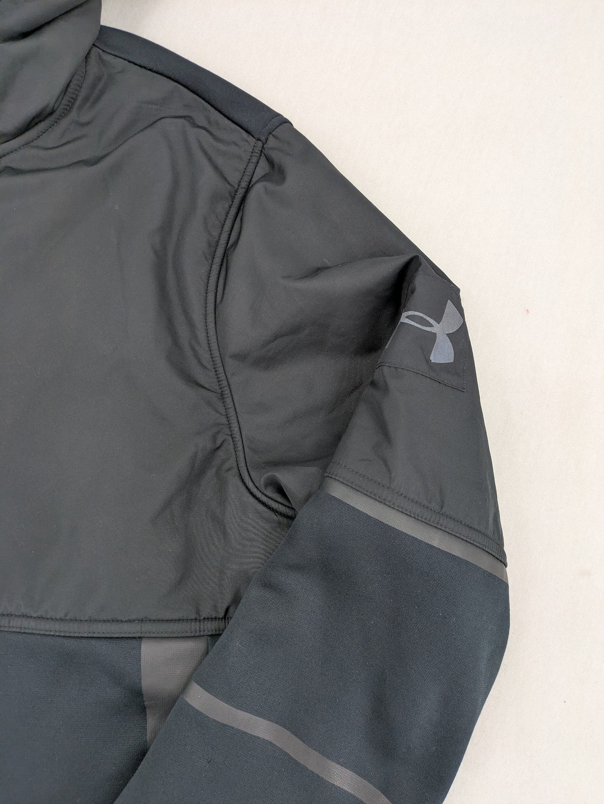 Under Armour grey ColdGear hoodie anorak with quarter zip and adjustable hood.