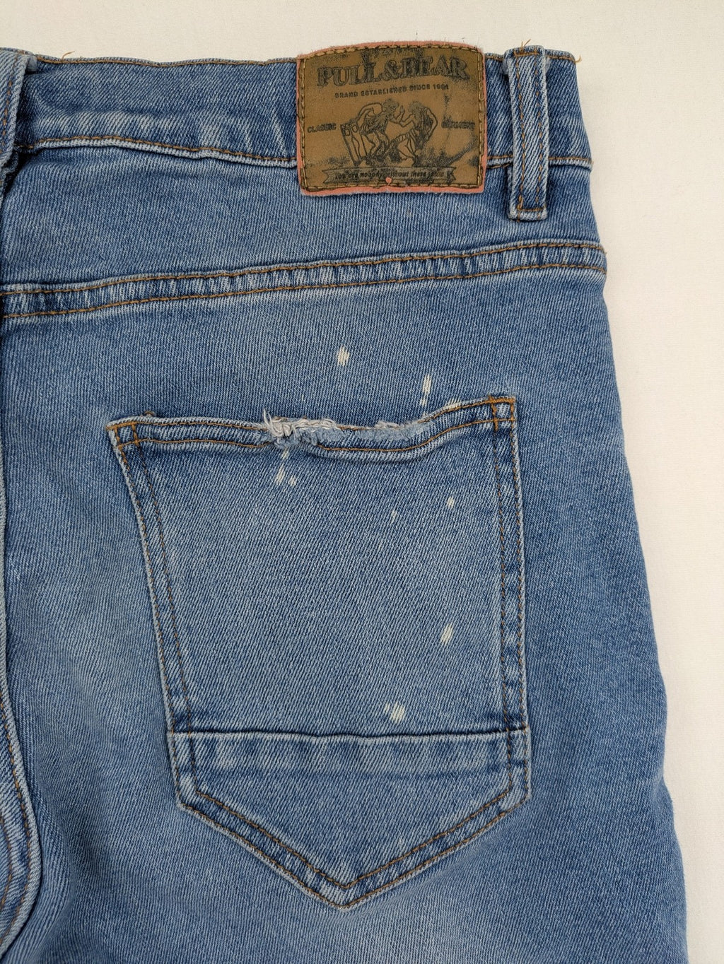 Pull&Bear blue carrot fit jeans with distressed knees and frayed hems.
