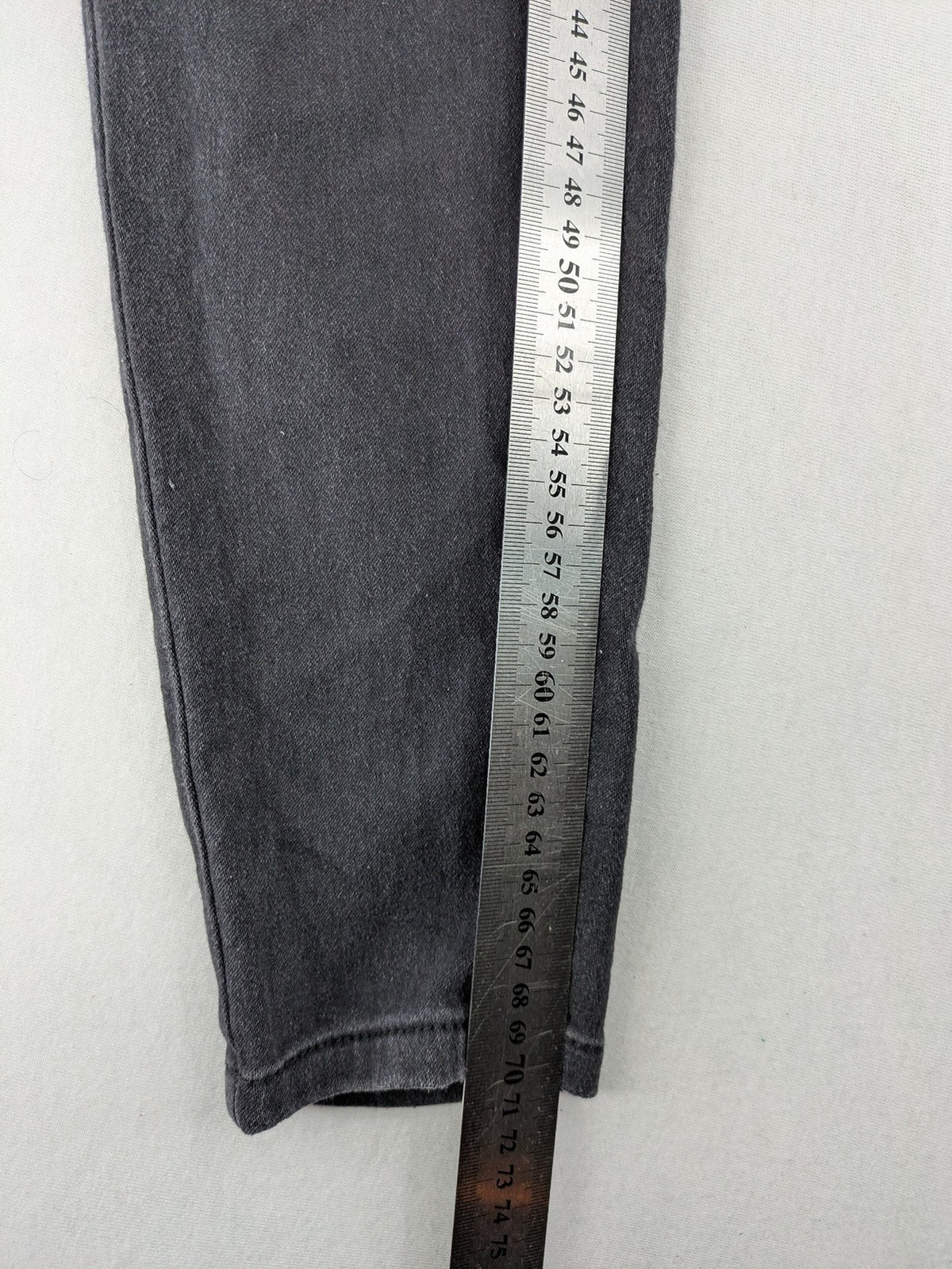 Denim & Co. skinny jeans black washed 5-pocket style with stretch material