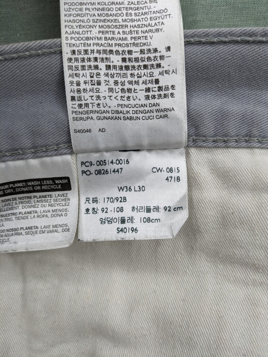 Levi's straight jeans purple classic 5-pocket design with iconic leather patch.