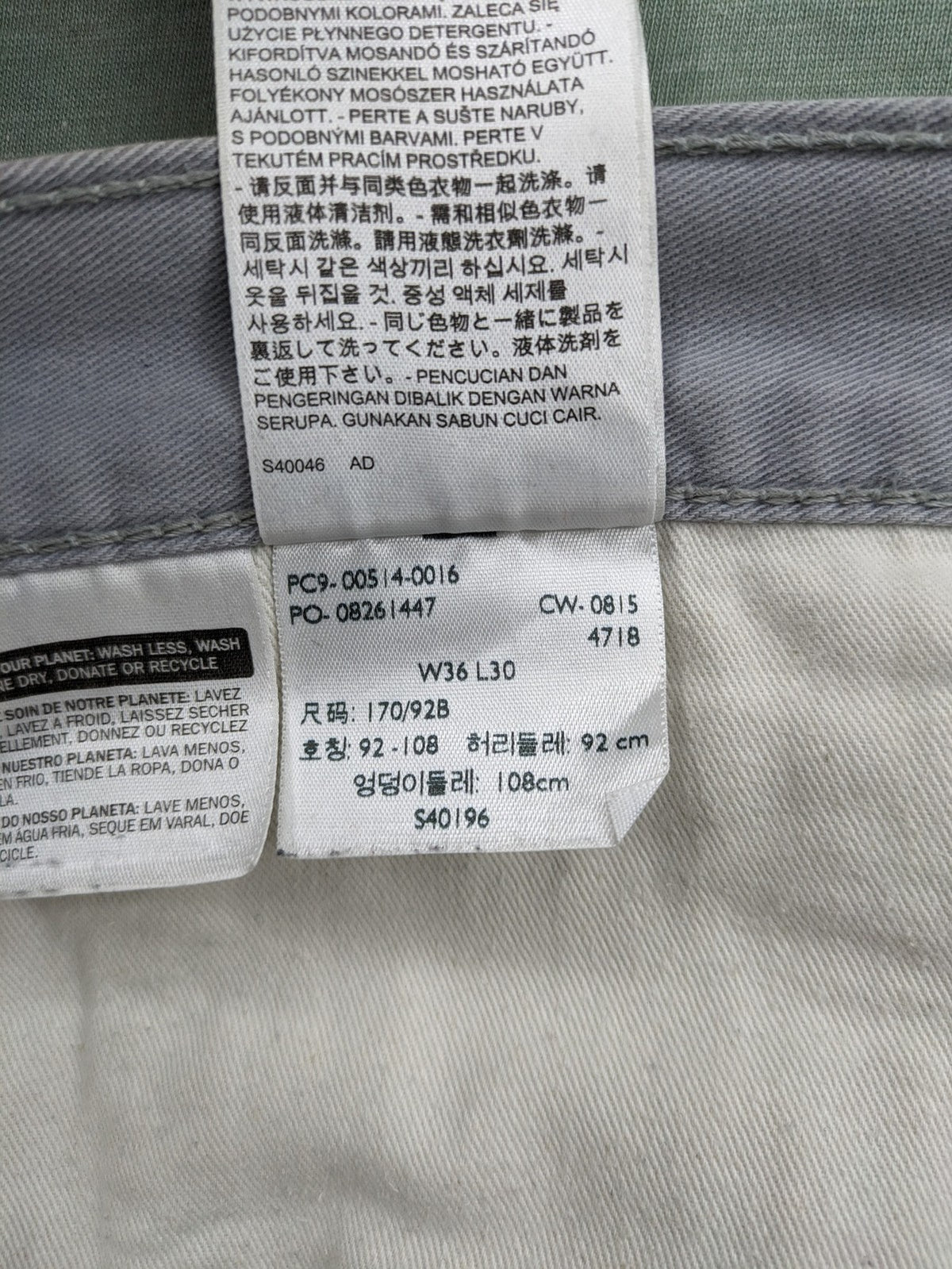 Levi's straight jeans purple classic 5-pocket design with iconic leather patch.