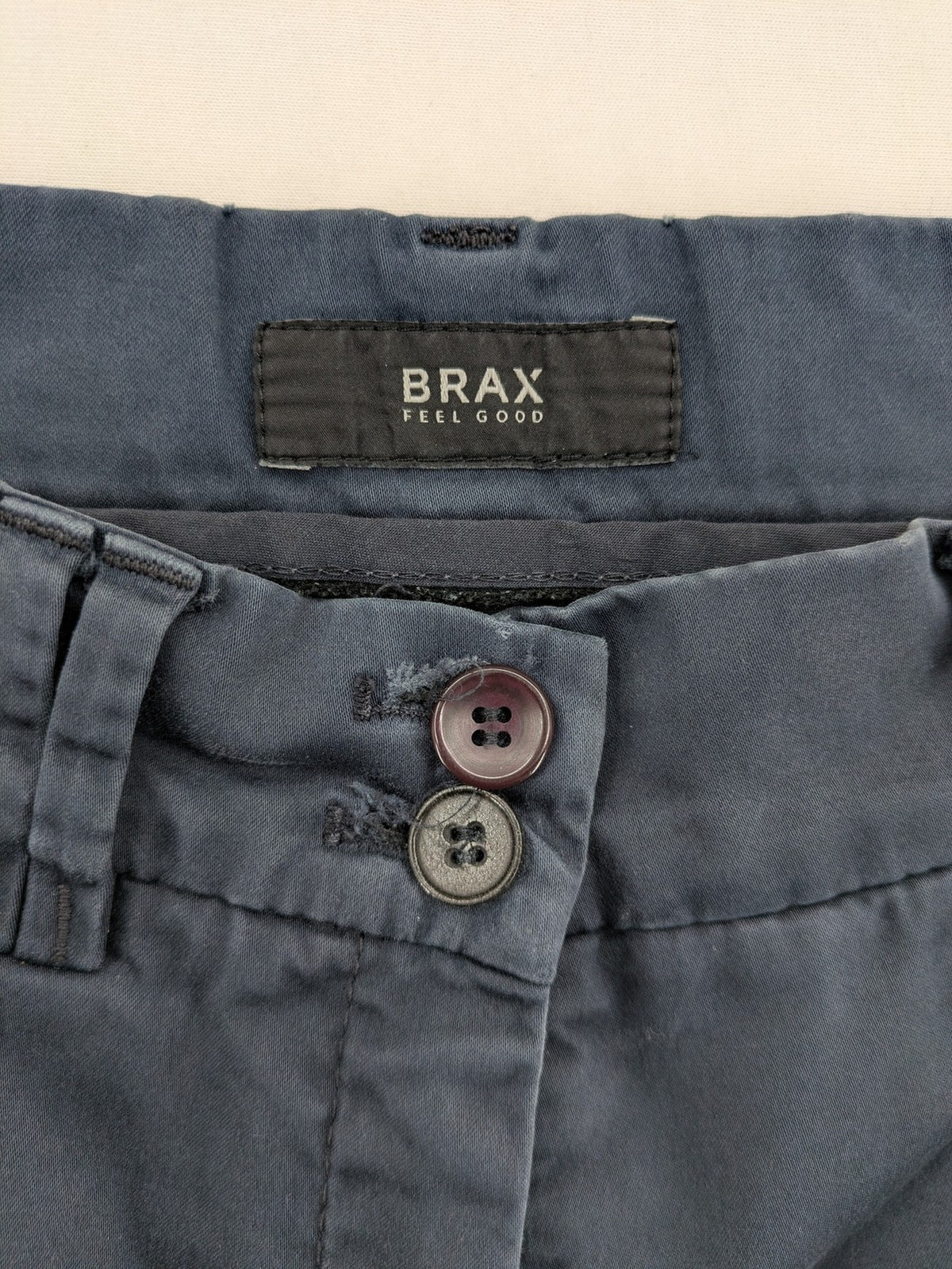 BRAX pink chino pants classic straight leg design with button closure and 4-pocket style.