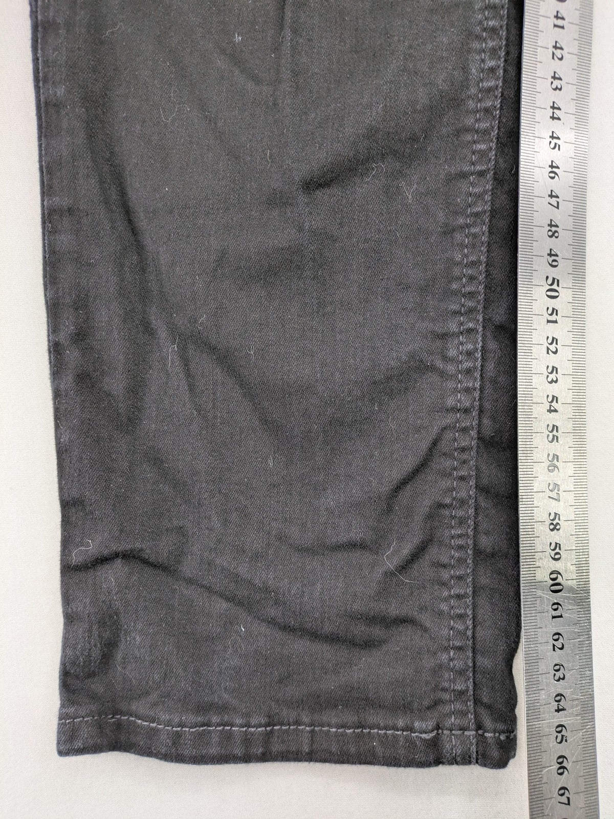 MAC straight leg jeans grey five-pocket design with classic cut and zipper fly.