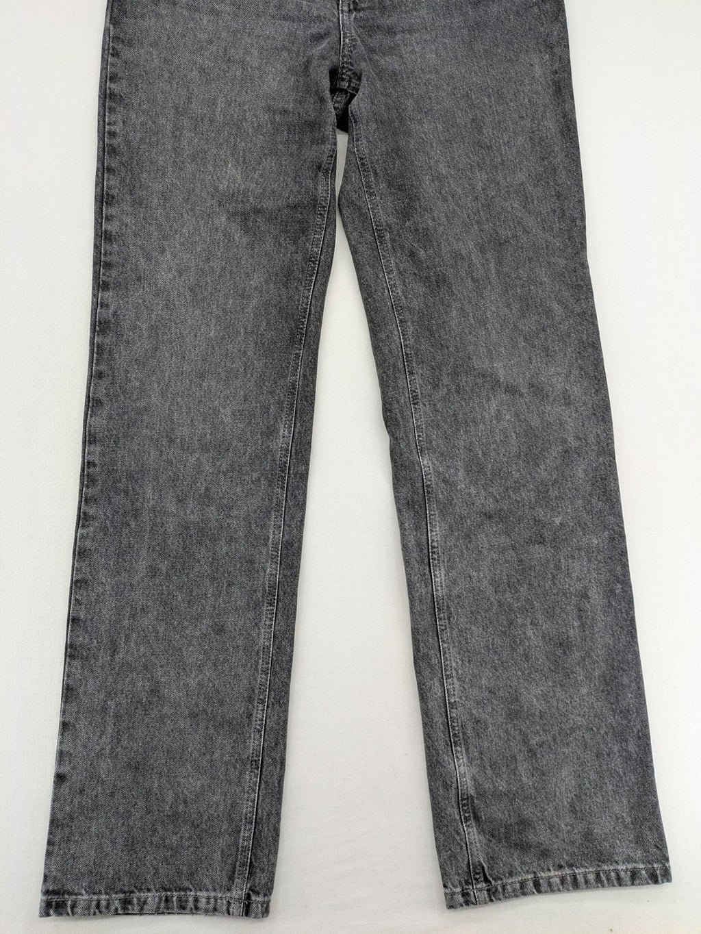 Zarina grey straight jeans high waist with classic 5-pocket design and washed denim texture.