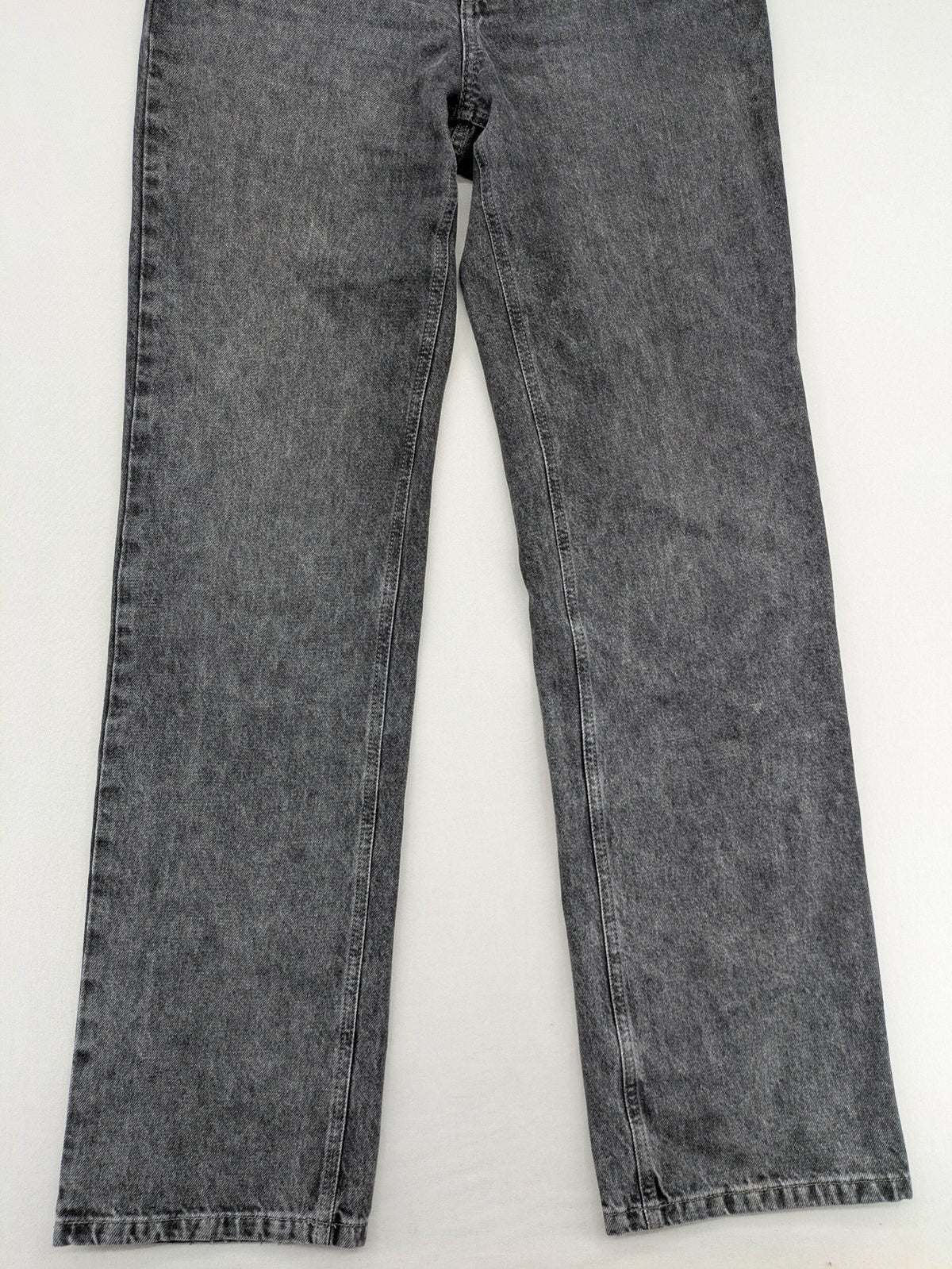 Zarina grey straight jeans high waist with classic 5-pocket design and washed denim texture.