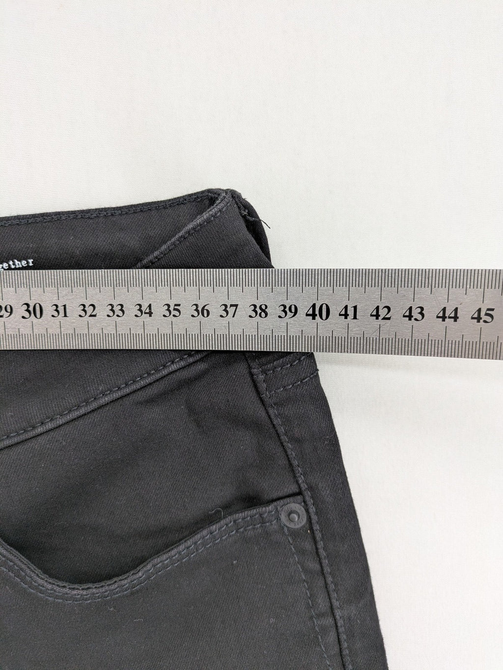 Q/S skinny fit jeans black mid-rise with stretch fabric and sleek silhouette.