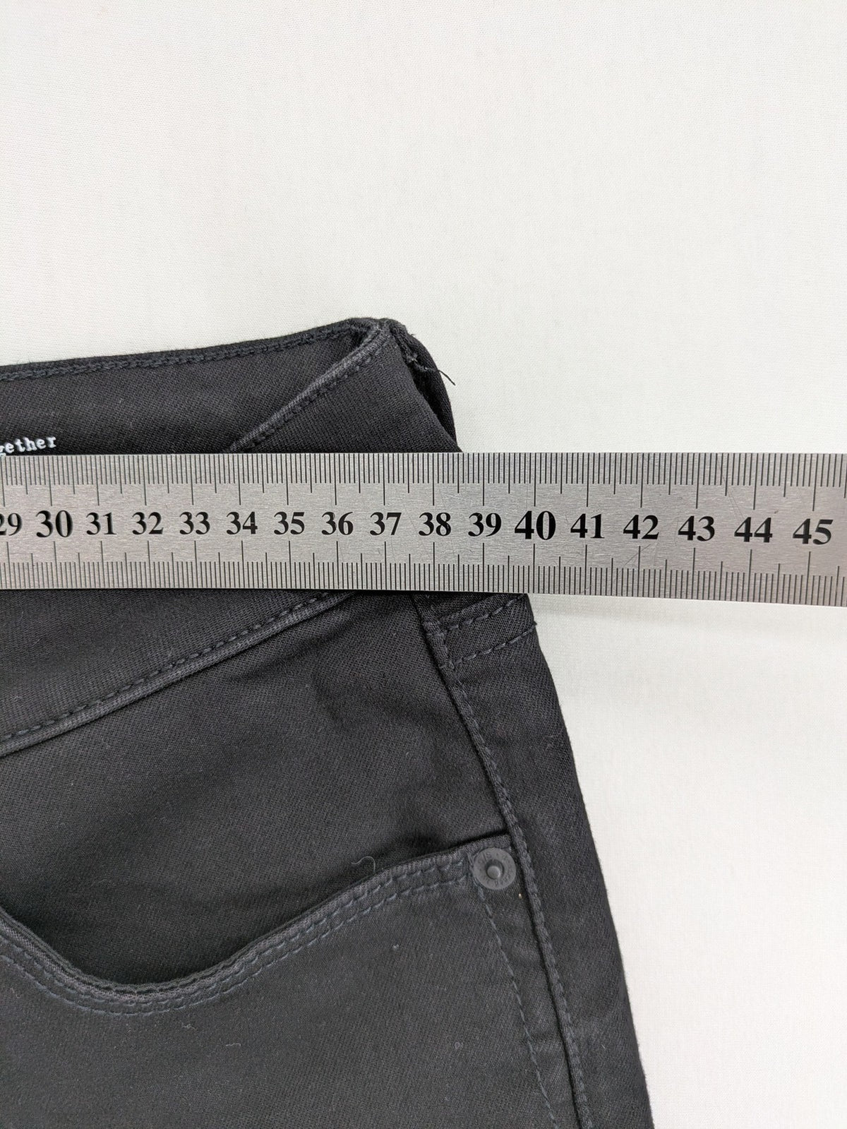Q/S skinny fit jeans black mid-rise with stretch fabric and sleek silhouette.