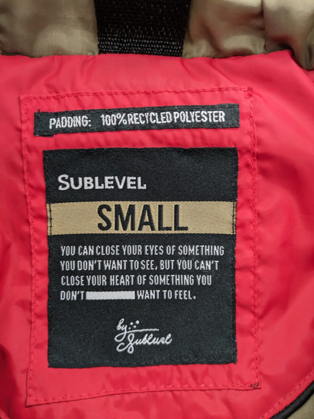 Sublevel red puffer jacket size S, chevron quilted pattern, adjustable hood, recycled polyester lining.
