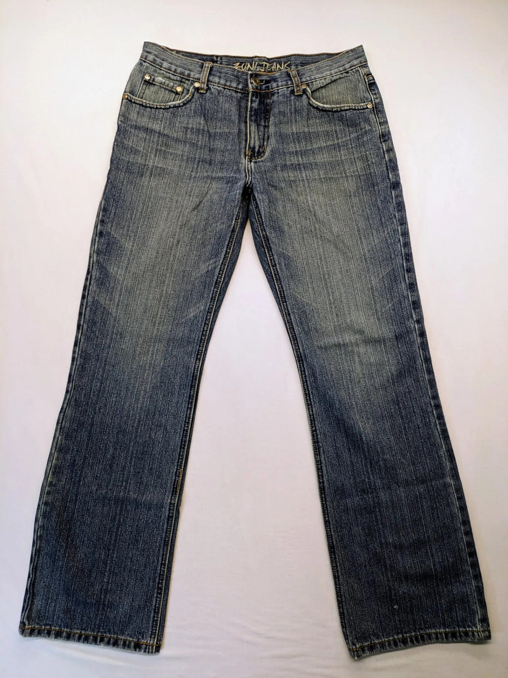 Zuni blue straight jeans 5-pocket design with zipper and decorative rivets.