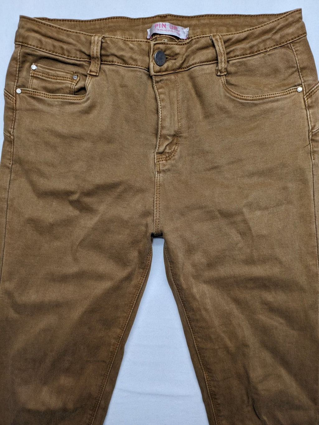 Pin Up khaki skinny jeans classic 5-pocket design with zipper and button closure