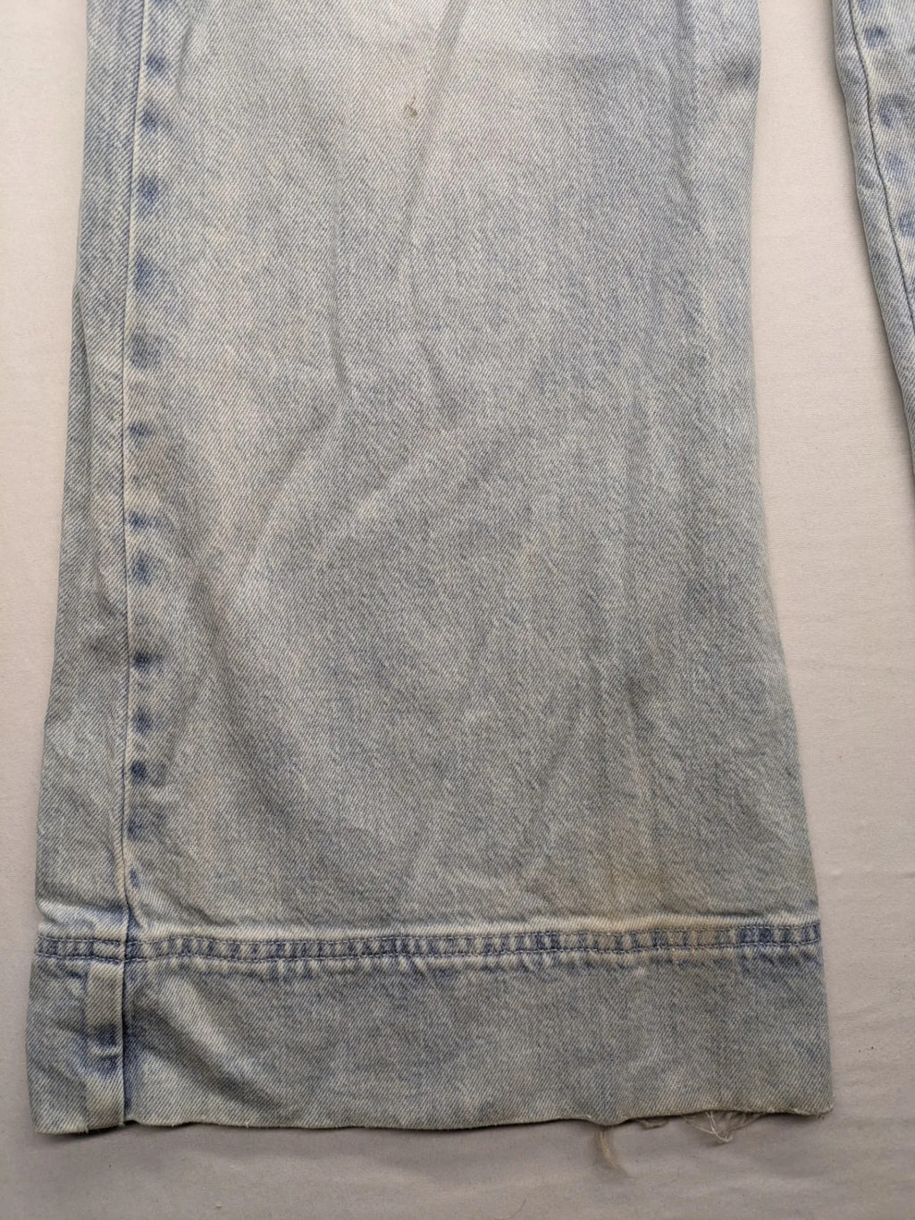 Hollister blue straight jeans ultra high-rise wide leg with frayed hem and classic five-pocket design.