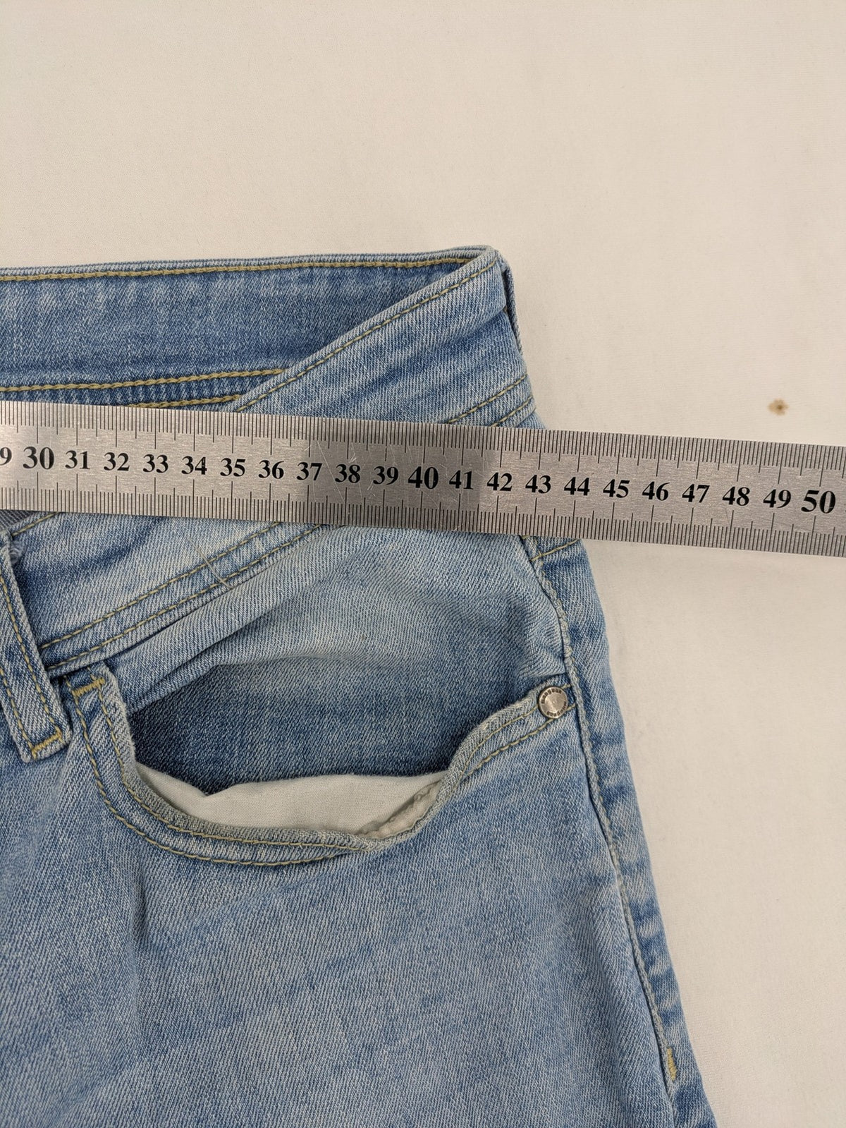 Manguun blue straight jeans with distressed wash and classic 5-pocket design.