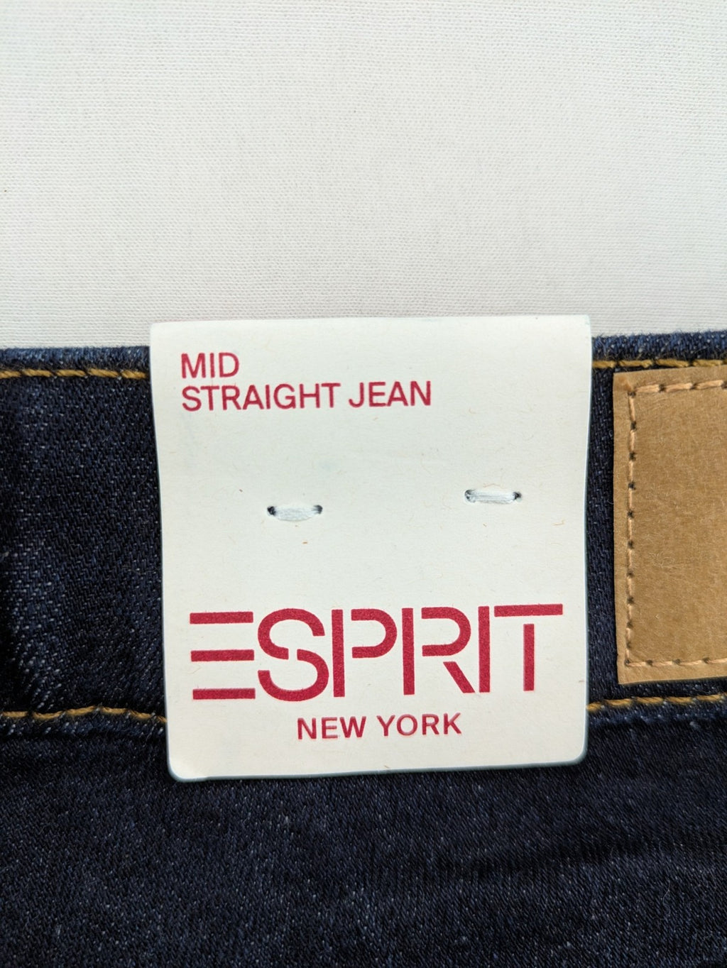 Esprit pink straight jeans with classic 5-pocket design and contrast stitching.