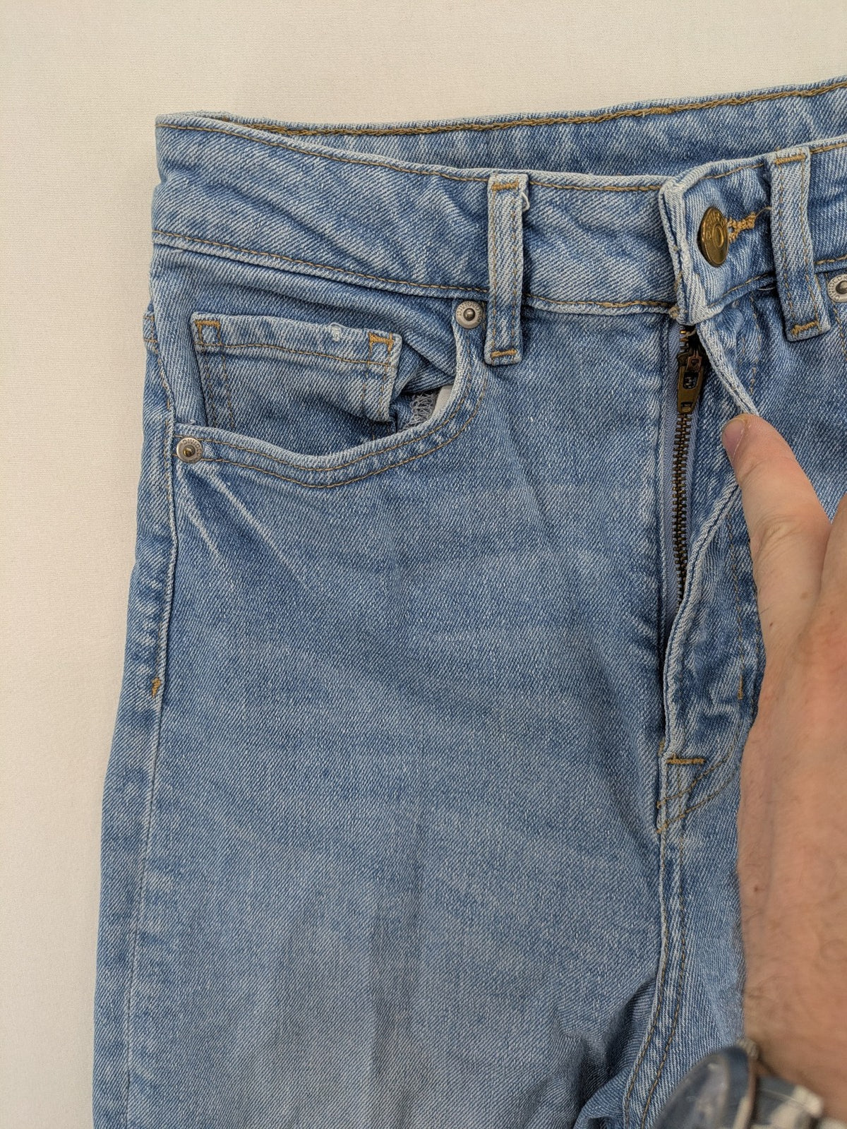 H&M Divided blue mom jeans high waist tapered fit with classic wash and durable cotton blend.