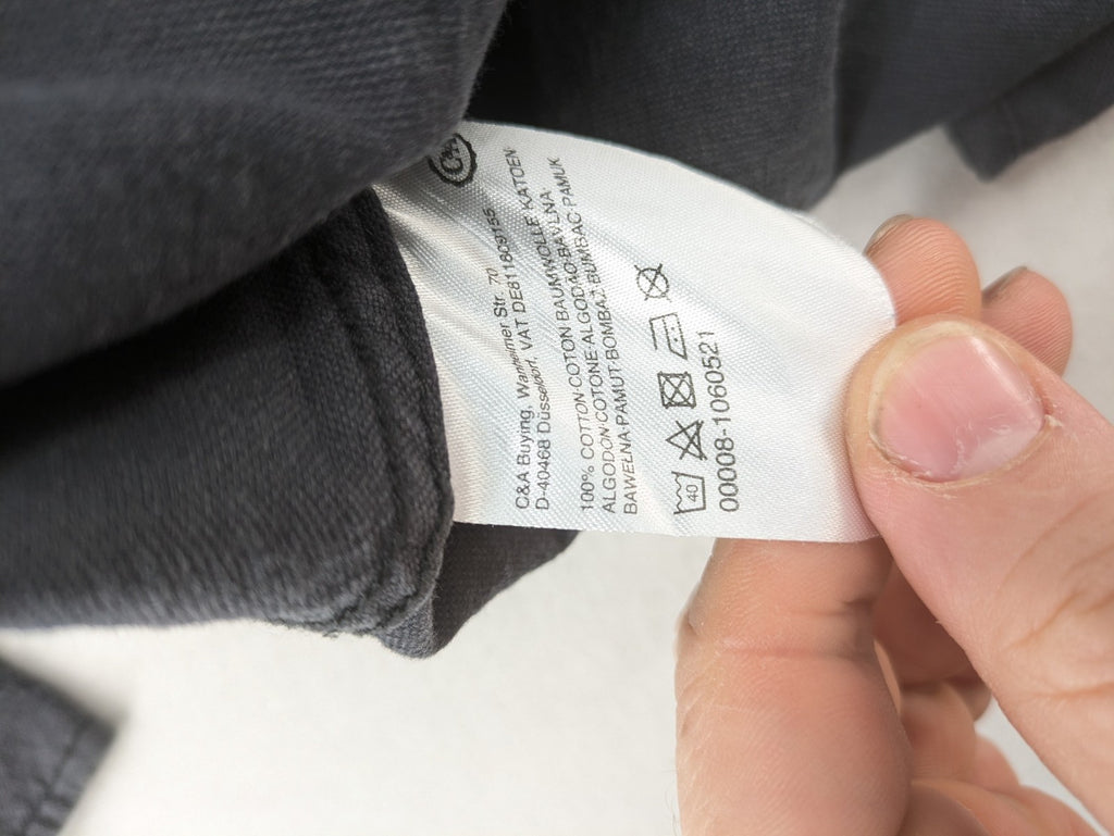 Clockhouse grey long-sleeve shirt with stand-up collar and chest pocket, 100% cotton.