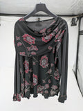 Damen black top with burgundy and white floral print, waterfall collar, and ruffled sleeves.