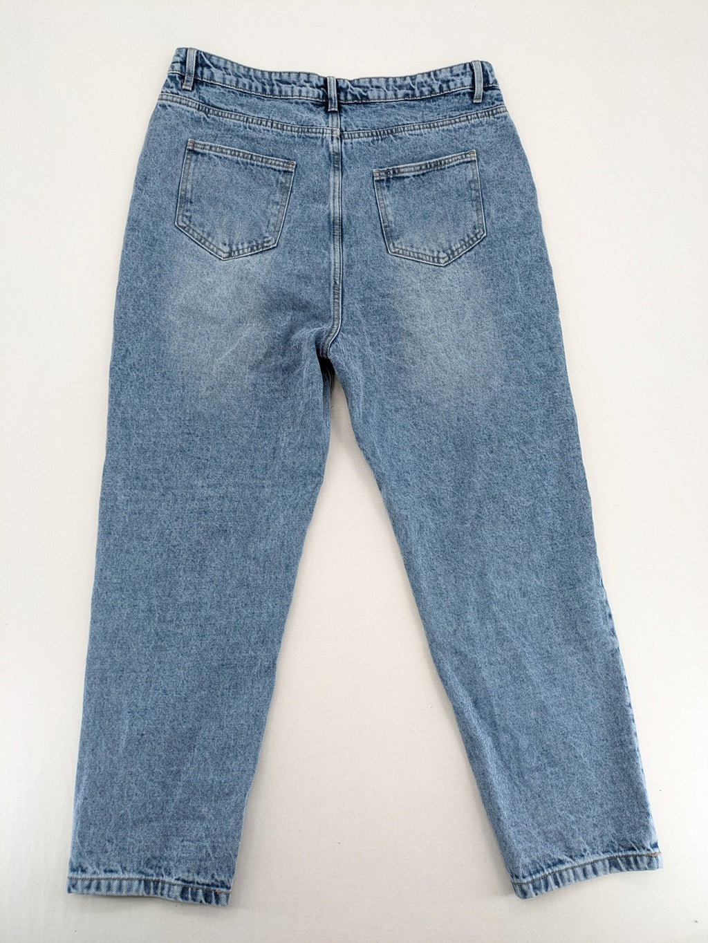 Janina blue mom jeans high-waist tapered leg with classic 5-pocket design.
