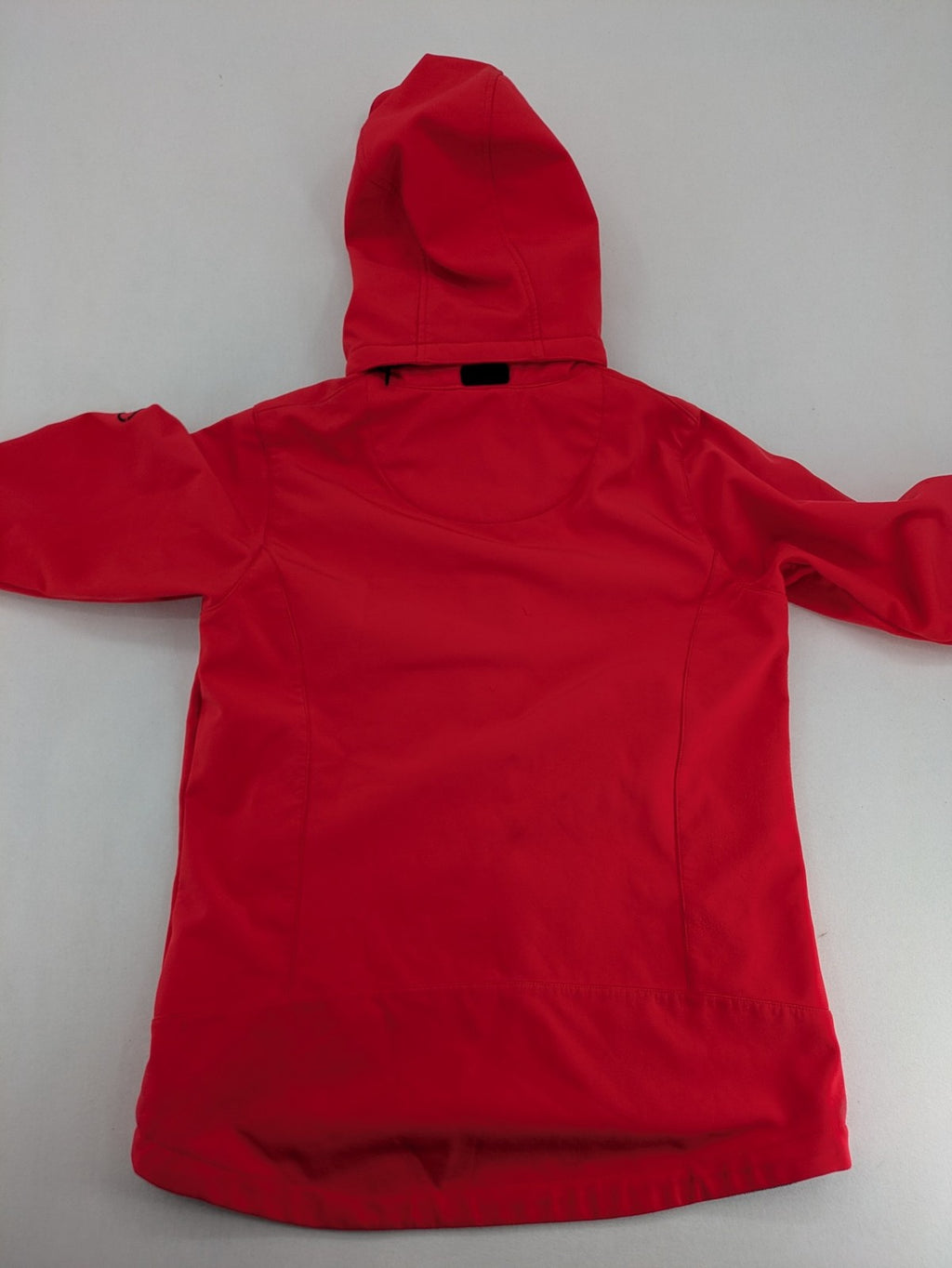 Pinea red softshell jacket with adjustable hood and fleece lining, multiple zippered pockets.